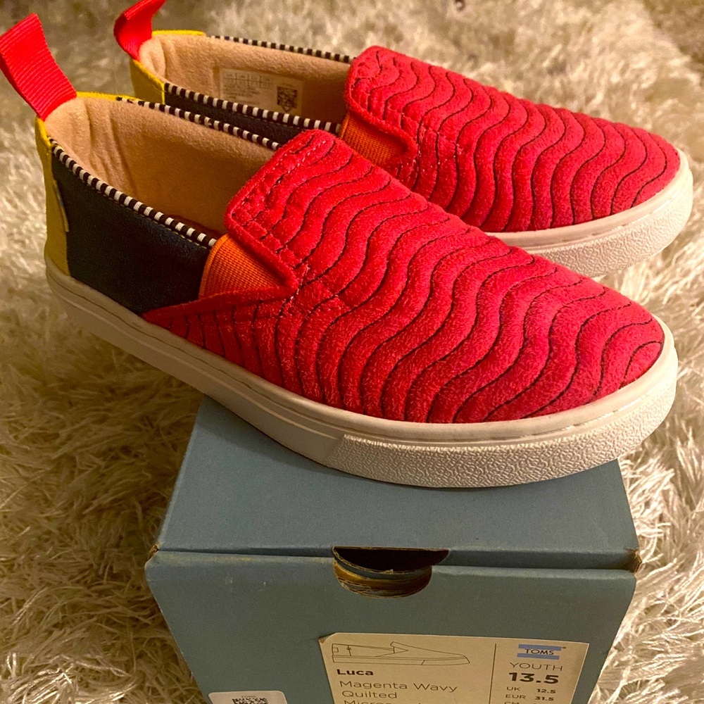 TOMS Luca